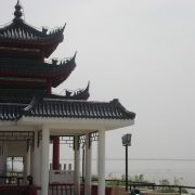 水盡鵝飛的圍困空間