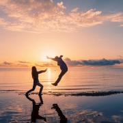 在滿懷憧憬的夏天昂首前行