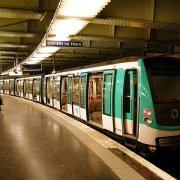 地鐵神話（外一首）