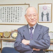 文學讓一個城市變得更美──訪香港作家聯會監事長吳康民