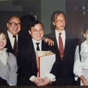 關於紀念何紫的深情思考