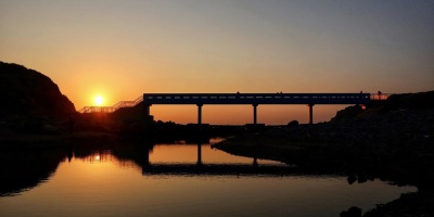 讓我們在黎明時微笑（外三首）