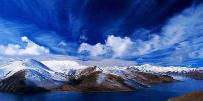 坐在雅江邊遙望香江