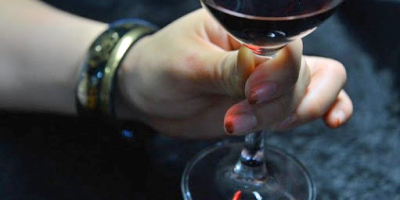 半杯紅酒、紅荔流芳