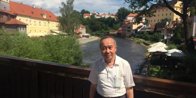 呼朋載酒   彩夢流連——專訪黃坤堯教授