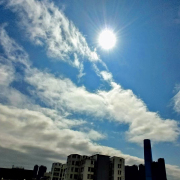 清澈又隱秘的哲思――北島〈無題（我看不見……）〉鑑賞