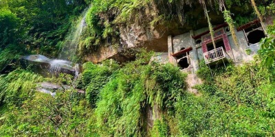 訪新店銀河洞（外二首）