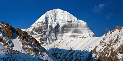 冰川、岡仁波齊、徒步林芝仲措（各三章）──劉萱散文詩選