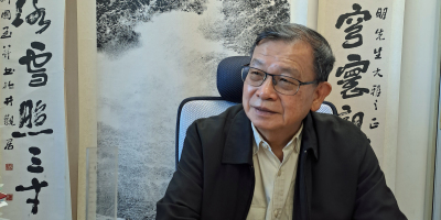 立足本港　連繫全球華文文學──專訪潘耀明先生