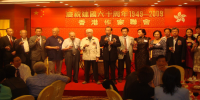 合影裏的香港主編