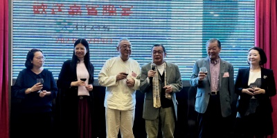 酒喝乾 再斟滿 重聚盼