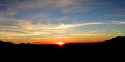 東方明亮、回不去的是故鄉