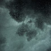 苦雨，借馮夢龍「屋漏偏逢連夜雨」句 、貓眠