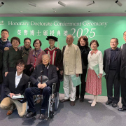 在混沌的光明中，字開成花